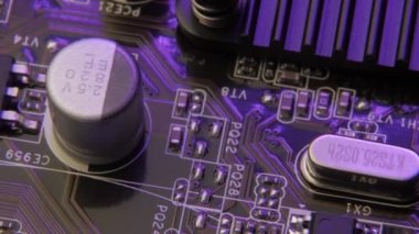 Bilgisayar elektronik anakart yakın çekim elementleri. Makro çekim.