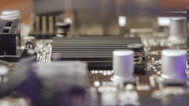 Bilgisayar elektronik anakart yakın çekim elementleri. Makro çekim.