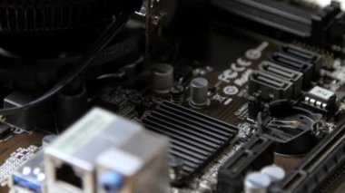 Bilgisayar elektronik anakart yakın çekim elementleri. Makro çekim.