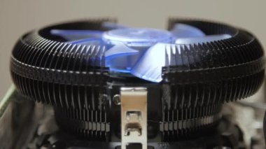 Bilgisayar elektronik ana kartı CPU hava soğutucusunu kapat.