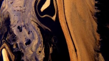 Akışkan sanat video akışı efekti çiziyor. Sıvı boya, sıçrama ve girdapla karıştırılmış sanat eserleri. Soyut altın arkaplan.