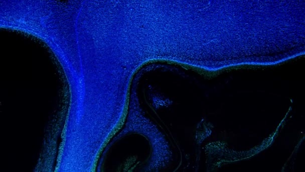 Abstrakte Tuschmalerei mit blauem und azurblauem Hintergrund. Mischung aus Acrylfarben, Marmor abstrakten flüssigen Kunstmuster. — Stockvideo