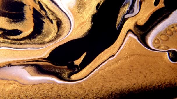 Fluido arte disegno video effetto scorrevole. Pittura liquida mescolando opere d'arte con spruzzi e turbinii. Astratto sfondo oro. — Video Stock