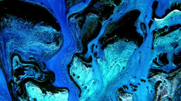 선명 한 잉크는 파란색 과 초록색 배경을칠 한다. 아크릴 페인트, 대리석 추상 유체 미술 패턴의 혼합. — 비디오