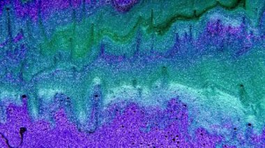 Neon mavisi ve mor mor renklerin karışımı soyut boya. Sıvı renkli inanılmaz organik arkaplan.