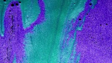 Neon mavisi ve mor mor renklerin karışımı soyut boya. Sıvı renkli inanılmaz organik arkaplan.