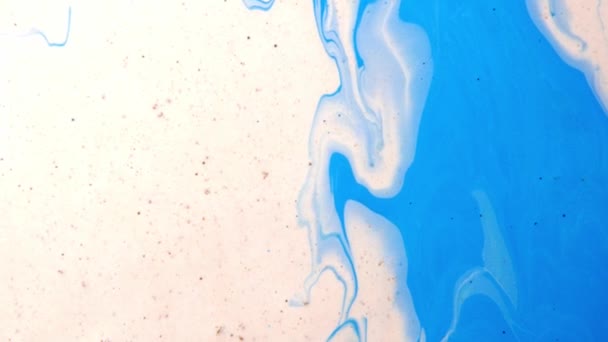 Fluid art drawing video flowing effect. Liquid paint mixing artwork with splash and swirl. Blue ink reacting in water creating abstract background. — Video