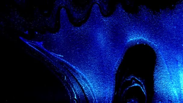 Tinta abstracta pintando fondo azul oscuro. Mezcla de pinturas acrílicas, patrón de arte fluido abstracto de mármol. — Vídeo de stock