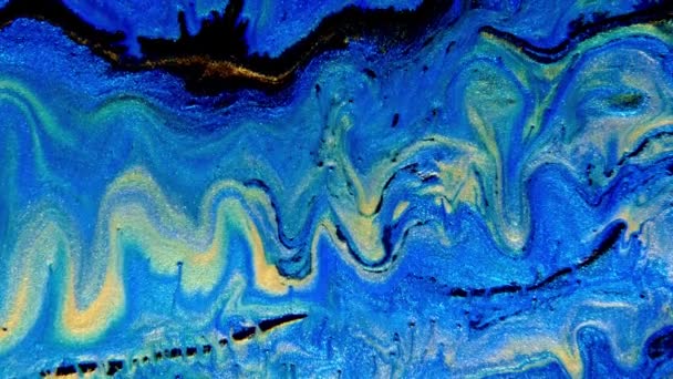Tinta abstracta pintando fondo azul y dorado. Mezcla de pinturas acrílicas, patrón de arte fluido abstracto de mármol. — Vídeo de stock