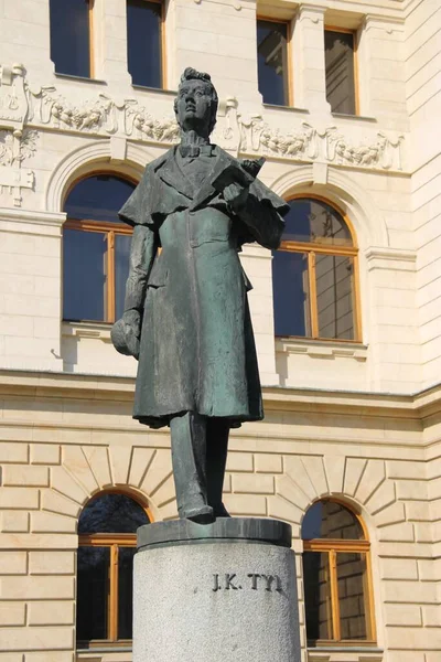 Statua Josef Kajetan Tyl Davanti Teatro Pilsen Repubblica Ceca — Foto Stock