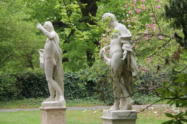 Dwa Posągi Ogrodzie Zamku Konopiste Republika Czeska — Zdjęcie stockowe