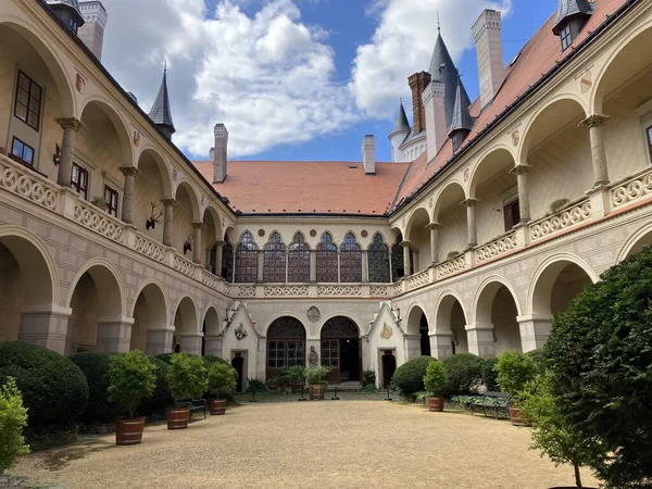 Courtyard Zleby Castle Czech Republic — Stok fotoğraf