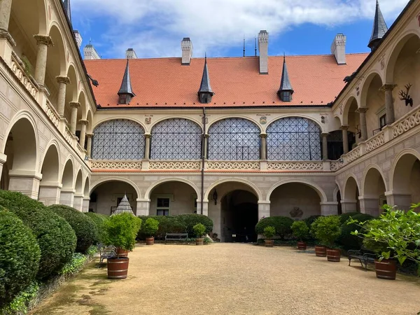 Courtyard Zleby Castle Czech Republic — Stok fotoğraf