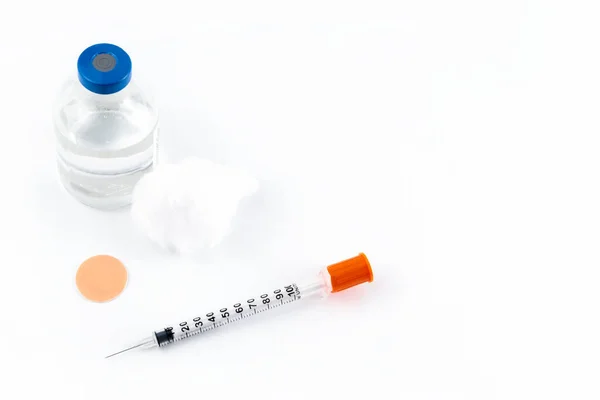 Gros Plan Flacon Seringue Pour Placer Vaccin Sur Fond Blanc — Photo