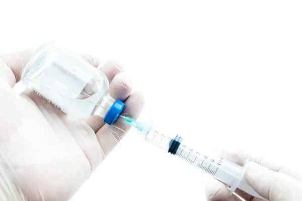 Médecin Prépare Vaccin Pour Injecter Patient Sur Fond Blanc — Photo