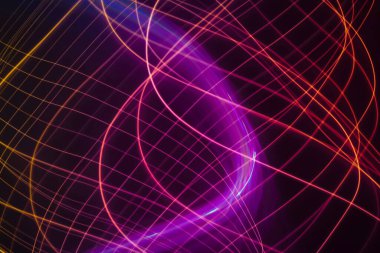 Soyut çizgilerin çizimi. Serbest çizgiler elle ve fırçayla yapılmış. El yapımı çizim, bulanık