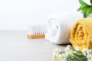 Lüks konsepti, dinlenme, bakım, yazın kaplıcada rahatlama.