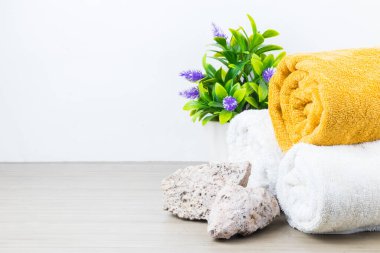 Lüks konsepti, dinlenme, bakım, yazın kaplıcada rahatlama.