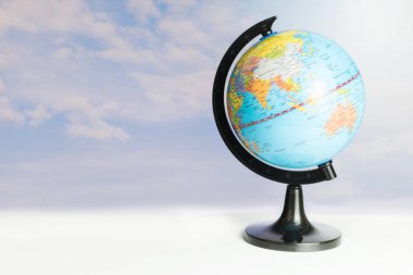 dünya haritası ve uzay ile seyahat kavramı