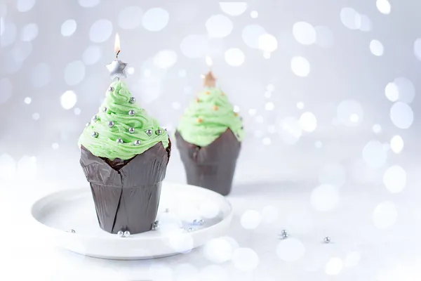 Festive Muffin Decor Cupcake Dengan Buttercream Dalam Bentuk Pohon Natal — Stok Foto