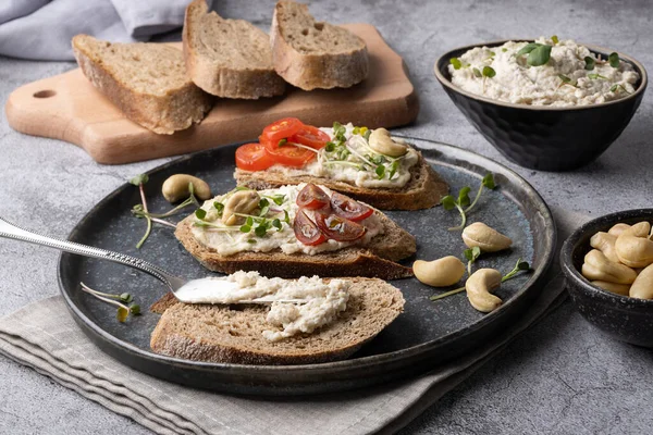 Sandwich Whith Krim Buatan Sendiri Keju Vegan Yang Terbuat Dari — Stok Foto