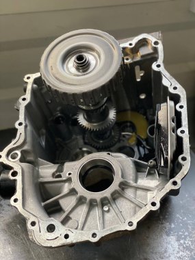 Audi arabasından 6 vitesli DSG şanzımanı söküldü.