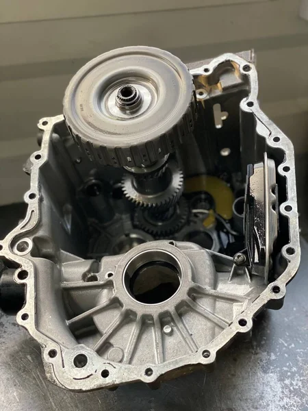 Audi arabasından 6 vitesli DSG şanzımanı söküldü.