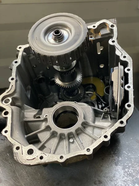 Audi arabasından 6 vitesli DSG şanzımanı söküldü.