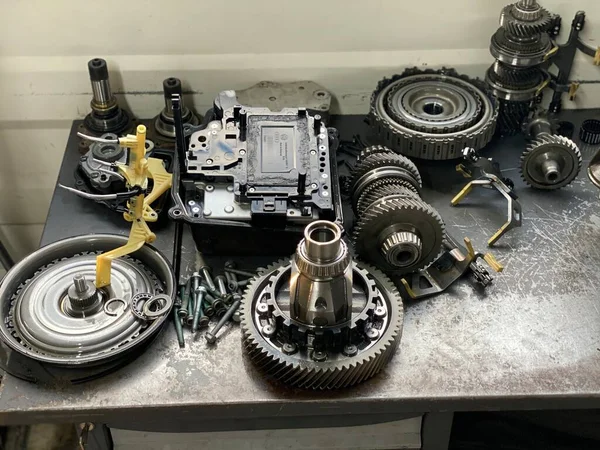 Audi arabasından 6 vitesli DSG şanzımanı söküldü.