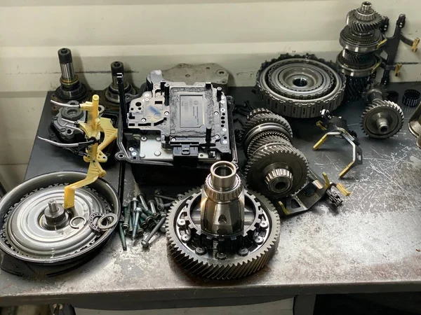 Audi arabasından 6 vitesli DSG şanzımanı söküldü.