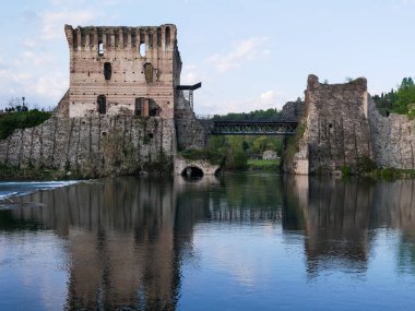 İtalya, Verona yakınlarındaki Borghetto Konsolosu Mincio.