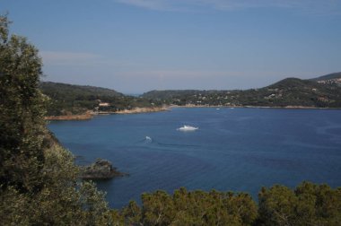 Tuscany 'deki Elba adasının görkemli doğasının manzarası