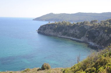 Tuscany 'deki Elba adasının görkemli doğasının manzarası