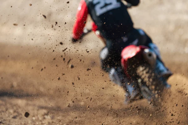 Motocross Rider Creates Huge Cloud Dust Stone Flying Debris Motocross — Stock Photo, Image