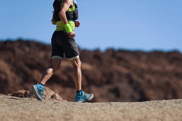 Trasa Biegowa Atleta Ćwiczenia Fitness Zdrowia Świeżym Powietrzu Szlaku Górskim — Zdjęcie stockowe