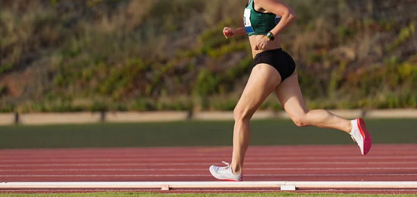 Athletic Woman Running Track Racing Track — Stockfoto