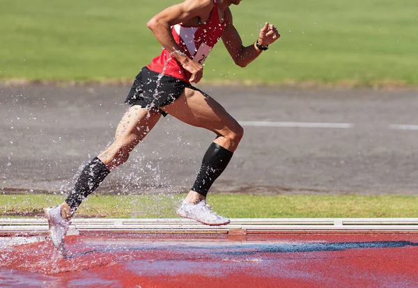 Runner Running Steeplechase Water Bake Running Track Steeplechase Males Athletes — Stockfoto