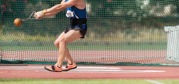 Athlete Competing Hammer Throw Event Athlete Performing Hammer Throw Stadium — Stockfoto