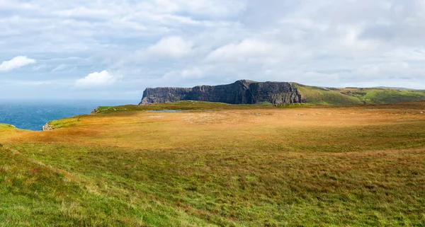 Neist Point Skoçya Yakınlarındaki Skye Adası Ndaki Geniş Panoramik Manzara — Stok fotoğraf