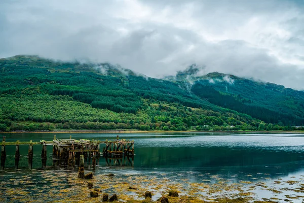 Niedrige Wolken Über Loch Long Argyll Und Bute Mit Reflexen — Stockfoto