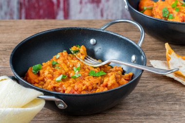 Hint vejetaryen kırmızı mercimek dhal köri