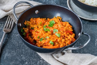 Hint vejetaryen kırmızı mercimek dhal köri