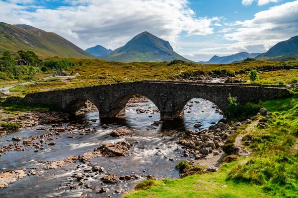 Sligachan Old Bridge Mit Blick Auf Die Black Cuillin Mountains — Stockfoto