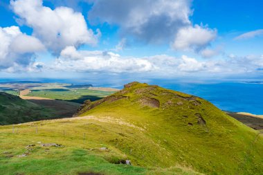 İskoçya 'nın Skye Adası, Storr' un İhtiyar Adamı 'ndan Raasay' ın Sesi 'nin görüntüsü