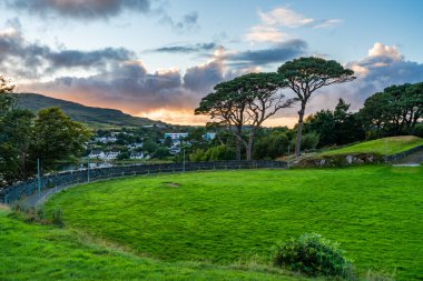 Portree 'de gün batımı, Skye Adası, İskoçya.