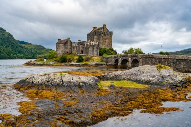 İskoçya 'nın batısındaki Eilean Donan Kalesi, İngiltere