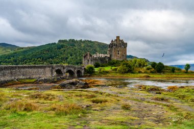 İskoçya 'nın batısındaki Eilean Donan Kalesi, İngiltere