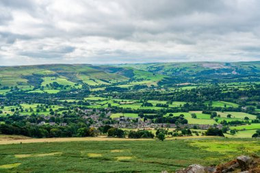 Derwent Vadisi 'nin zirvesinden Derbyshire İngiltere' nin Peak District bölgesindeki Bamford Sınırı manzarası