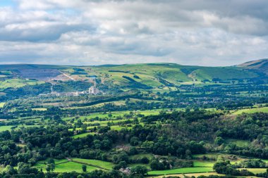 Derwent Vadisi 'nin zirvesinden Derbyshire İngiltere' nin Peak District bölgesindeki Bamford Sınırı manzarası