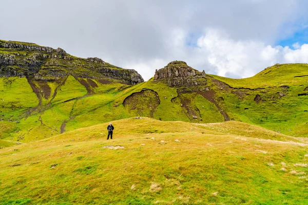 Randonneur Caucasien Adulte Admire Les Vues Vieil Homme Storr Île — Photo